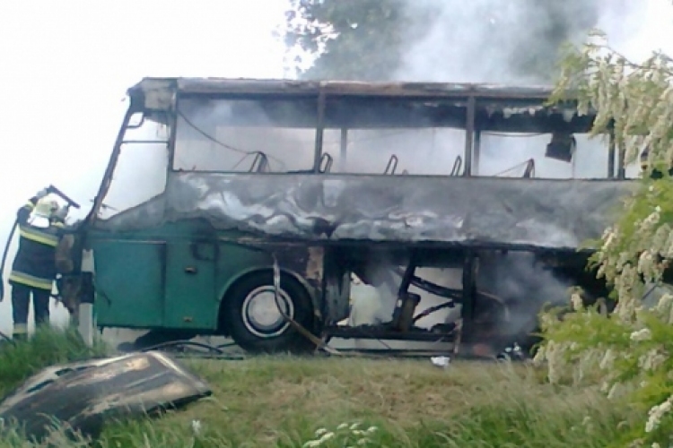 Kigyulladt és kiégett a győri egyetemistákat szállító busz