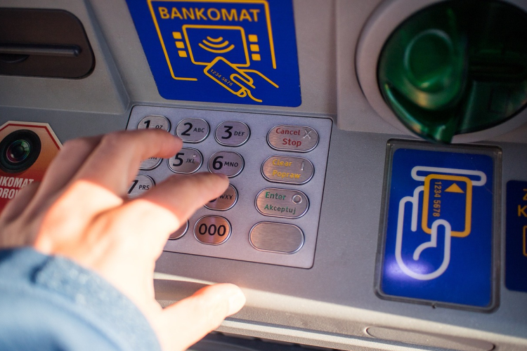 Forradalom az ATM-eknél, rengeteg tranzakciót érint az új lépés