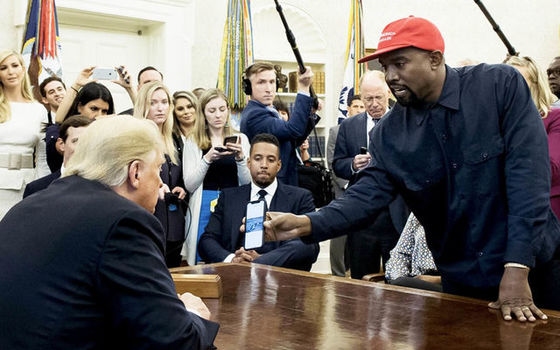 Kanye West rapper a Fehér Házban vendégeskedett