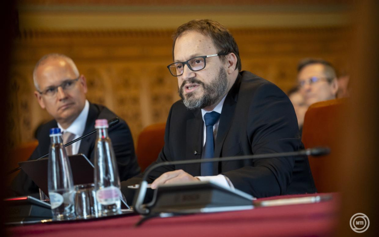 A pénzügyminiszter június 30-ig vizsgálja felül a 2026. évi költségvetést