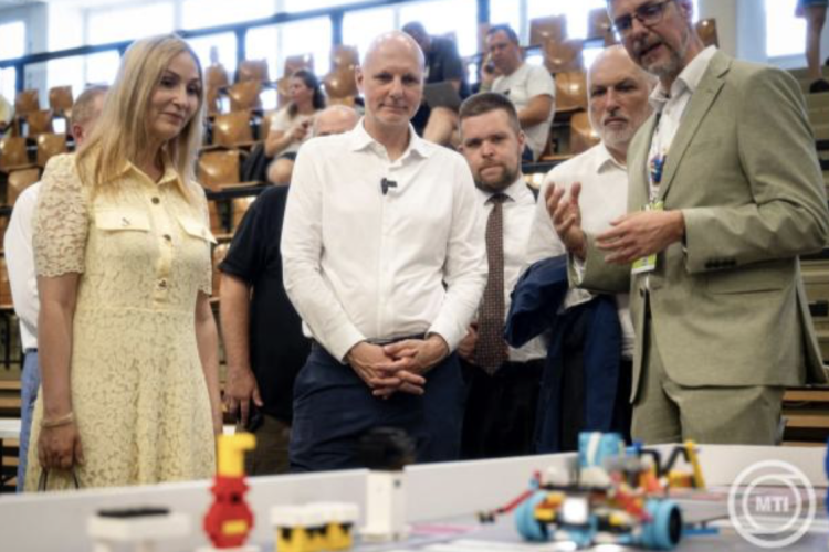 Tanács Zoltán: a robotika elképesztő sebességű iparág