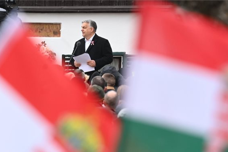 Orbán Viktor: sosem fogjuk megengedni, hogy a szabadság zászlaját kicsavarják a magyarok kezéből !