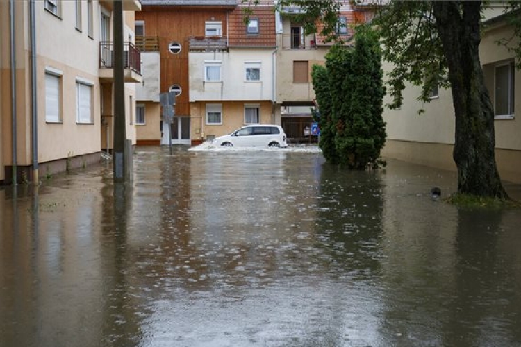 Több megyében is településeket öntött el a víz