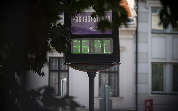 Sok napsütés mellett néhol 40 Celsius fok fölé is melegedhet a levegő a hétvégén