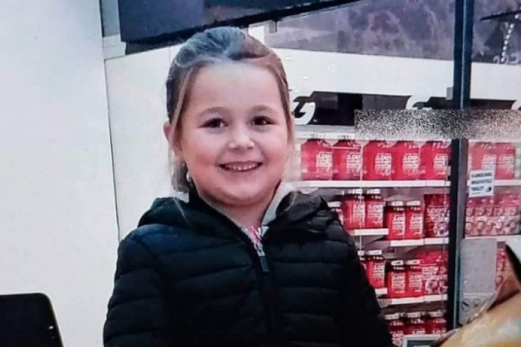 Eltűnt a 6 éves Zora Győr mellett, többszázan keresik