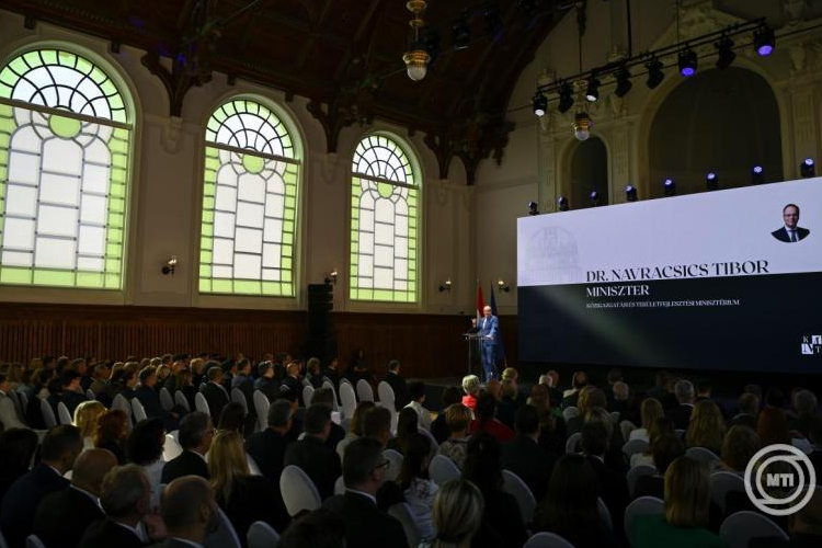 Navracsics Tibor: a területi közigazgatásban dolgozóknak köszönhető, hogy lehet jó államot építeni